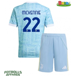 Juventus Weston McKennie #22 Bortaställ Barn 2025-26 Kortärmad (+ Korta byxor)